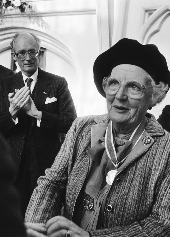 Prinses Juliana ontvangt de award in 1982