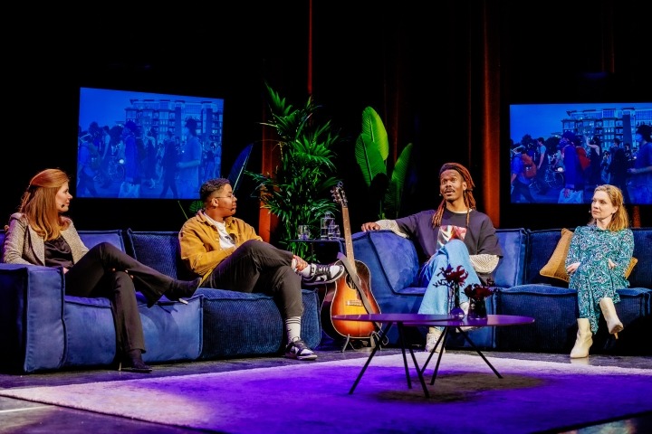 Vrijheidssprekers in gesprek tijdens de Meet-up